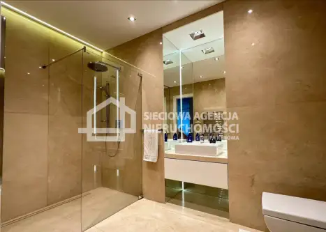 Gdynia ,  A. Hryniewickiego   11