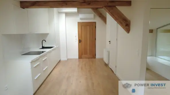 Leszno ,  pl. Jana Metziga   4