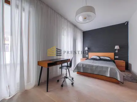 Warszawa ,  Różana   4