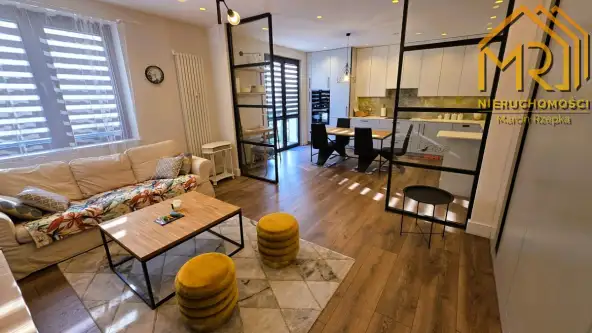 Tarnów ,  Czerwonych Klonów   4