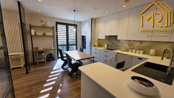 Tarnów ,  Czerwonych Klonów   8