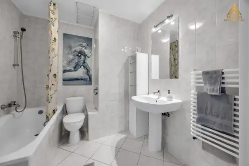 Warszawa ,  Domaniewska   11