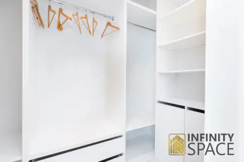 Warszawa ,  Aleja Gen. Władysława Sikorskiego   8