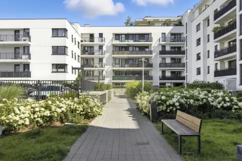 Warszawa ,  Bartycka   10