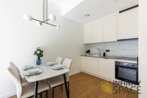 Warszawa ,  Prosta   4