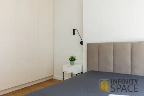 Warszawa ,  Prosta   8