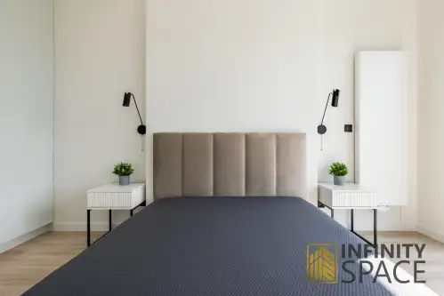 Warszawa ,  Prosta   12