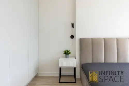 Warszawa ,  Prosta   13