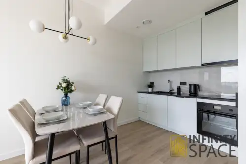 Warszawa ,  Prosta   8