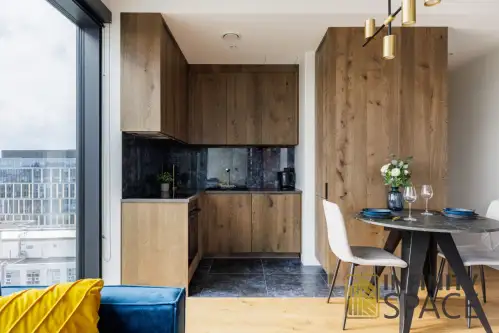 Warszawa ,  Prosta   6