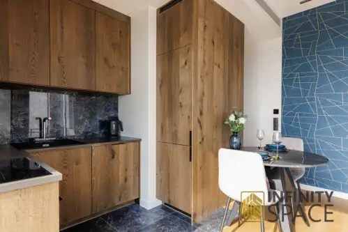 Warszawa ,  Prosta   8