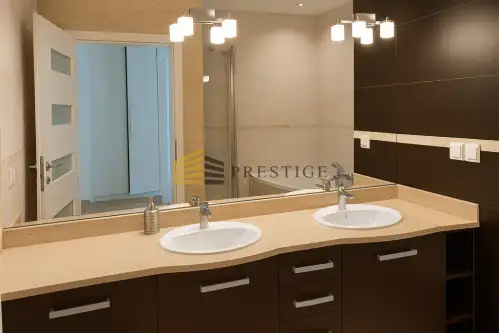 Warszawa ,  Dolna   8