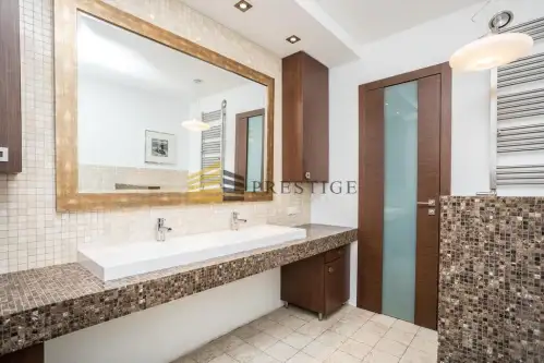 Warszawa ,  Kazimierzowska   8