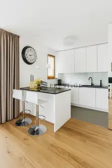 Warszawa ,  Obrzeżna   5