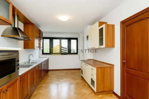 Warszawa ,  Grzybowska   8