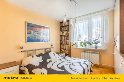 Warszawa ,  Hawajska   13