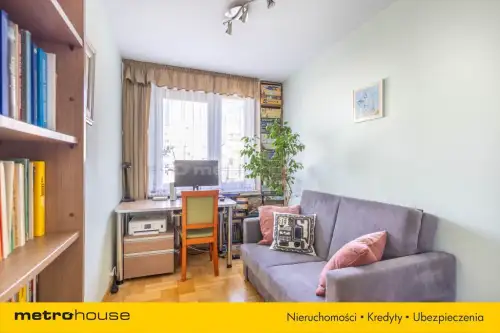 Warszawa ,  Hawajska   14