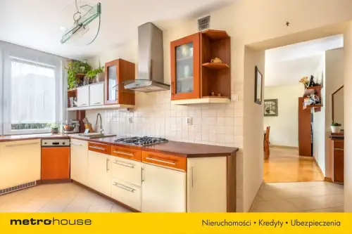 Warszawa ,  Hawajska   17