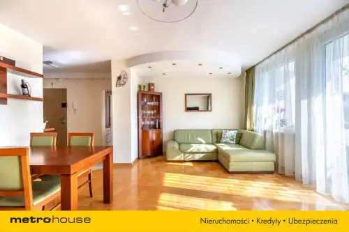 Warszawa ,  Hawajska   4