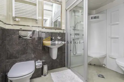 Warszawa ,  Oboźna   12