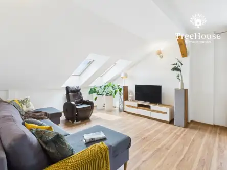 Mikołajki ,  Plac Wolności   4