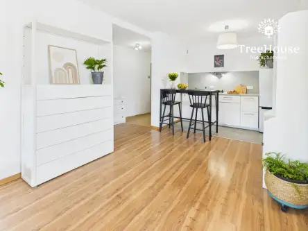 Mikołajki ,  Plac Wolności   7