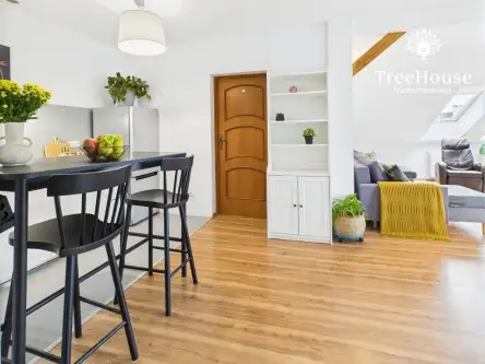 Mikołajki ,  Plac Wolności   9