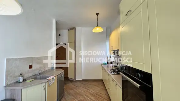 Gdynia ,  Partyzantów   8