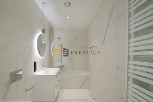 Warszawa ,  Prosta   10