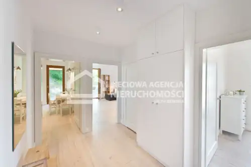 Sopot ,  Armii Krajowej   12