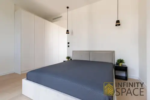 Warszawa ,  Prosta   8