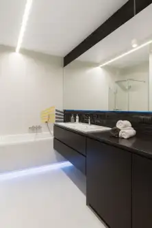 Warszawa ,  Obrzeżna   8