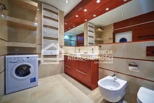 Gdynia ,  A. Hryniewickiego   10