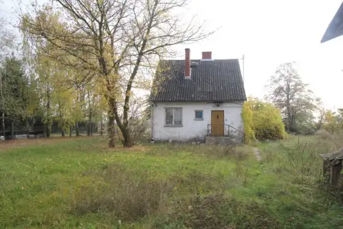 Mała wieś przy drodze   2