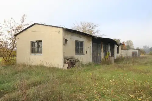 Mała wieś przy drodze   3