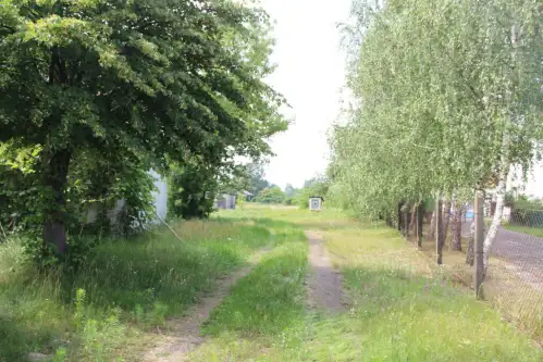 Mała wieś przy drodze   4