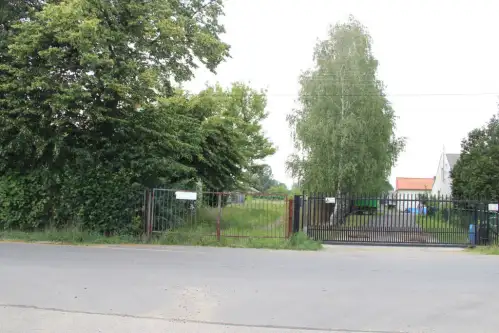 Mała wieś przy drodze   5