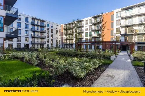 Warszawa ,  Holzera   6