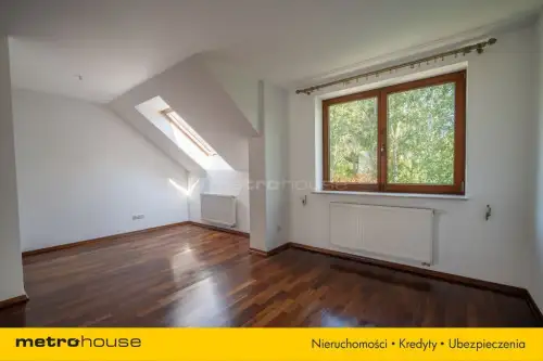 Julianów ,  Leszczynowy Zaułek   4