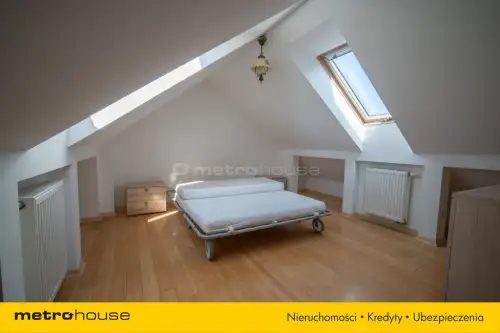 Julianów ,  Leszczynowy Zaułek   7