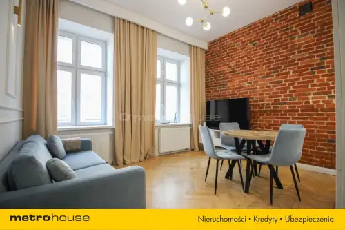 Pabianice ,  Pułaskiego   10