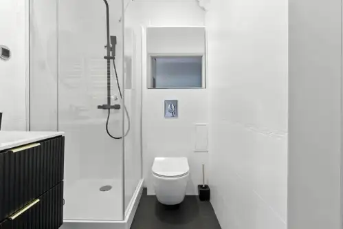 Warszawa ,  Leszno   8