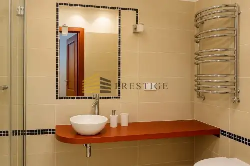 Warszawa ,  Łowicka   8