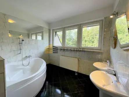 Warszawa ,  Podchorążych   11