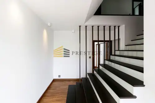 Warszawa ,  Macedońska   8