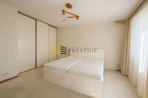 Warszawa ,  Renesansowa   4