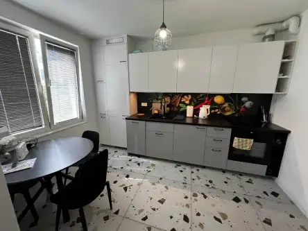 Warszawa ,  Emilii Plater   9