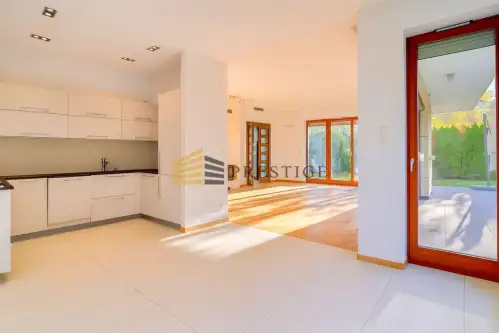 Warszawa ,  Al. Wilanowska   4