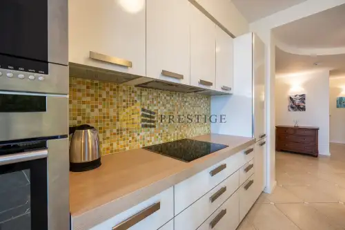 Warszawa ,  Grzybowska   8