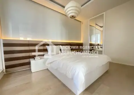 Gdynia ,  A. Hryniewickiego   6